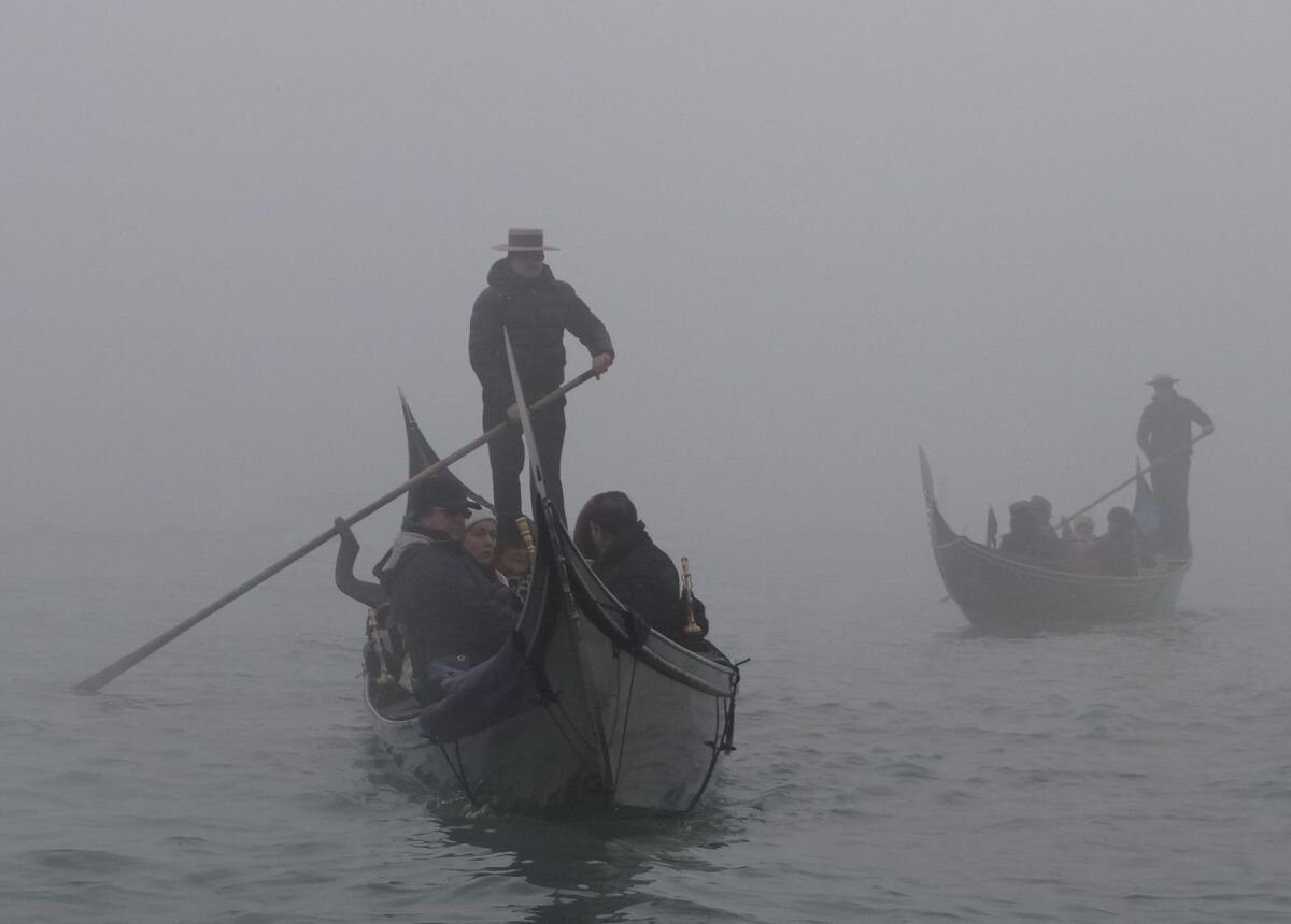 Венеция встречает густым туманом утром 1 января