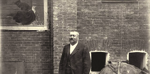  Савва Морозов на стройке здания Художественного театра. 1902 год. Источник: http://mosjour.ru/2018059193/