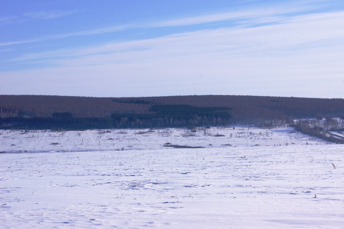 Ниже и левее подводная лодка, выше и правее танк.