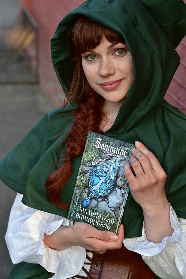 Встречи с читателями Надеи ЯСМИНСКА - это всегда яркое костюмированное шоу!