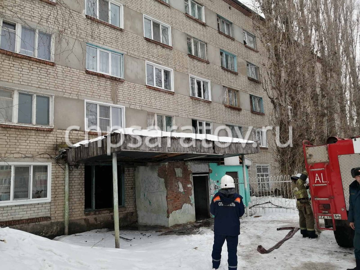 На месте работают сотрудники пожарной охраны, спасатели областной службы спасения, медики скорой помощи, следственно-оперативная группа следственно комитета.