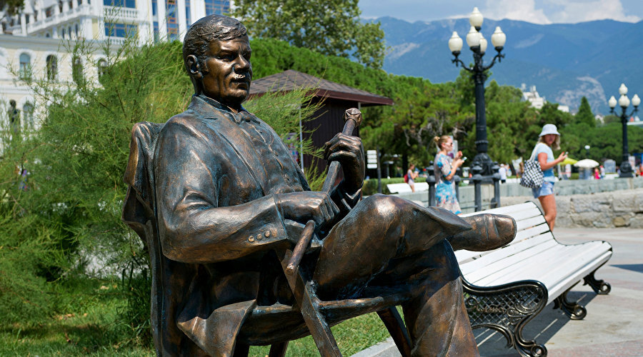 Памятник Пуговкину / RIA Novosti, Сергей Мальгавко