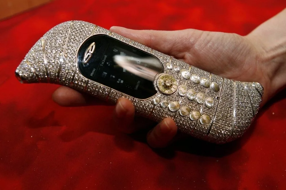 Vertu GOLDVISH. GOLDVISH le million – $ 1,3 млн. Телефон GOLDVISH le million. Самый дорогой телефон в мире.