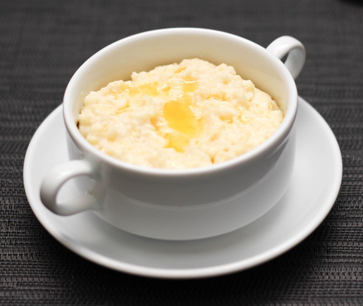 Овсянка с сыром. Каша с сыром. Овсяная каша с сыром. Грузинская кукурузная каша. Рецепт каши с сыром.