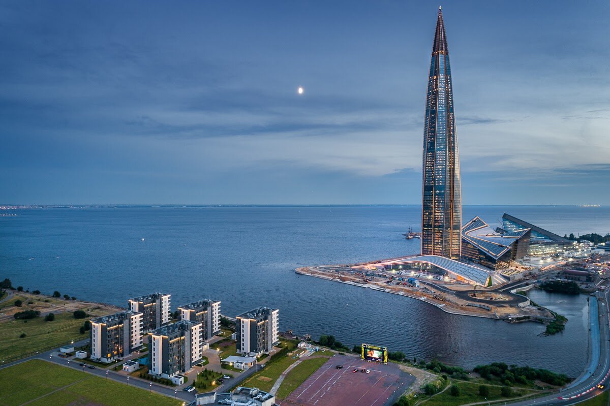 
Комплекс Лахта Плаза — это всего 5 восьмиэтажных домов на закрытой территории