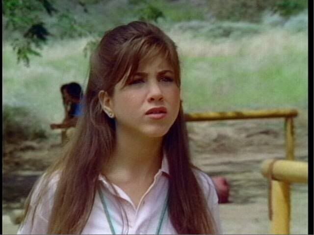 Энистон в роли Авы в фильме "Лагерь Кукомонга"