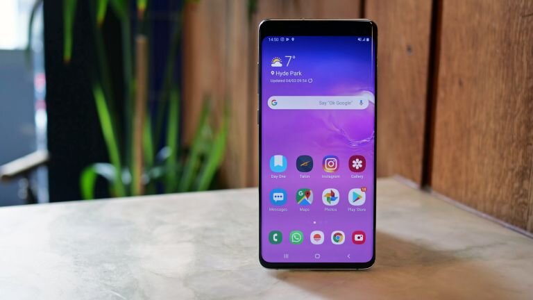 Galaxy S10+ примечателен высококачественным 6.4-дюймовым OLED-дисплеем