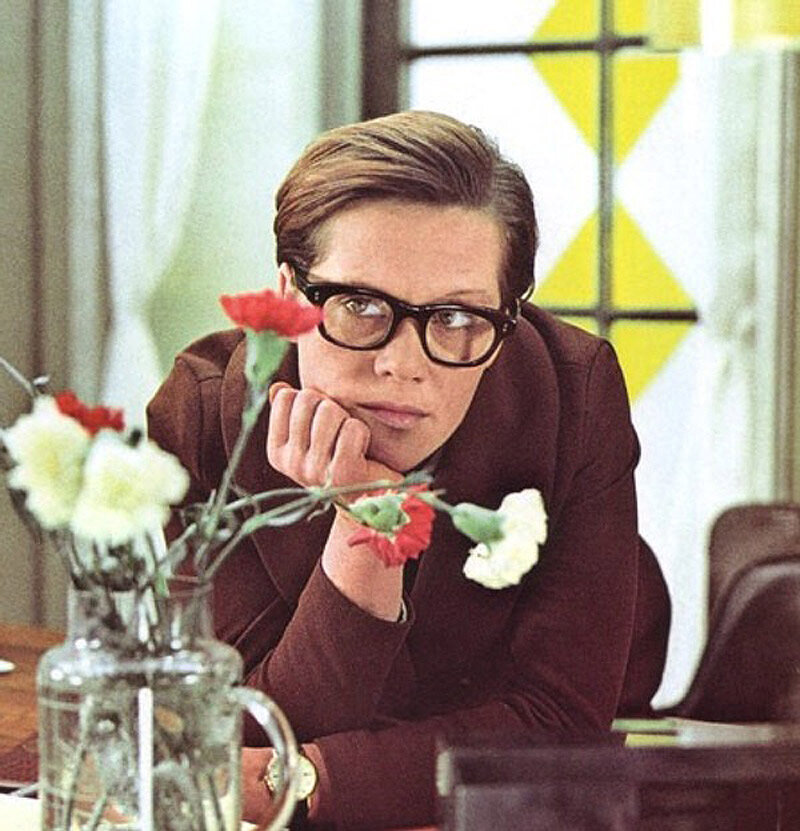 Киноляпы служебного романа