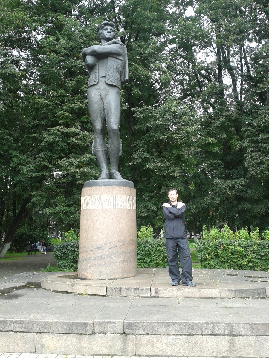 Памятник Волкову. Фото автора