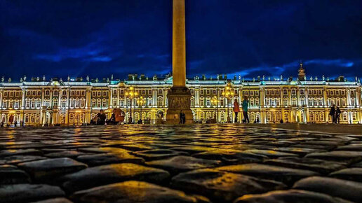 Атмосферные музыканты на Дворцовой площади в Петербурге