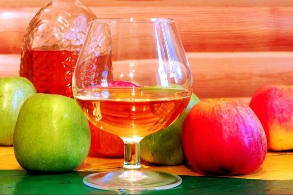 

Для домашнего кальвадоса подойдут такие сочетания: