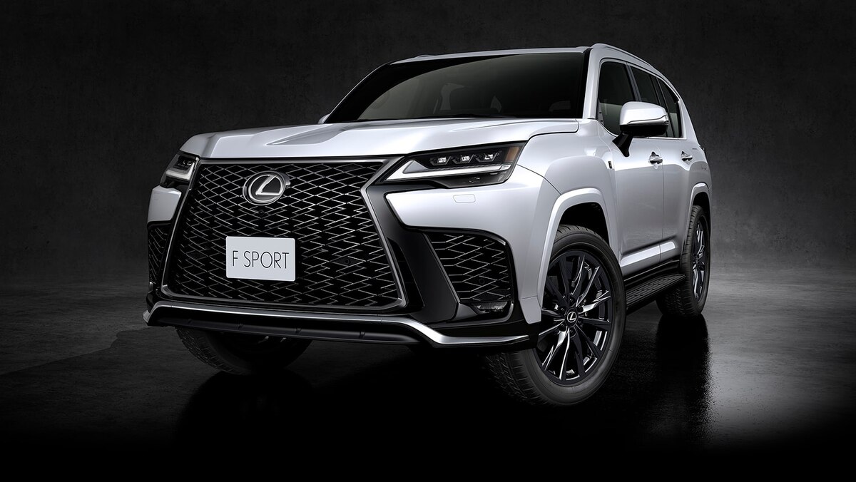 У Lexus LX F Sport - особая решетка радиатора и 22-дюймовые диски