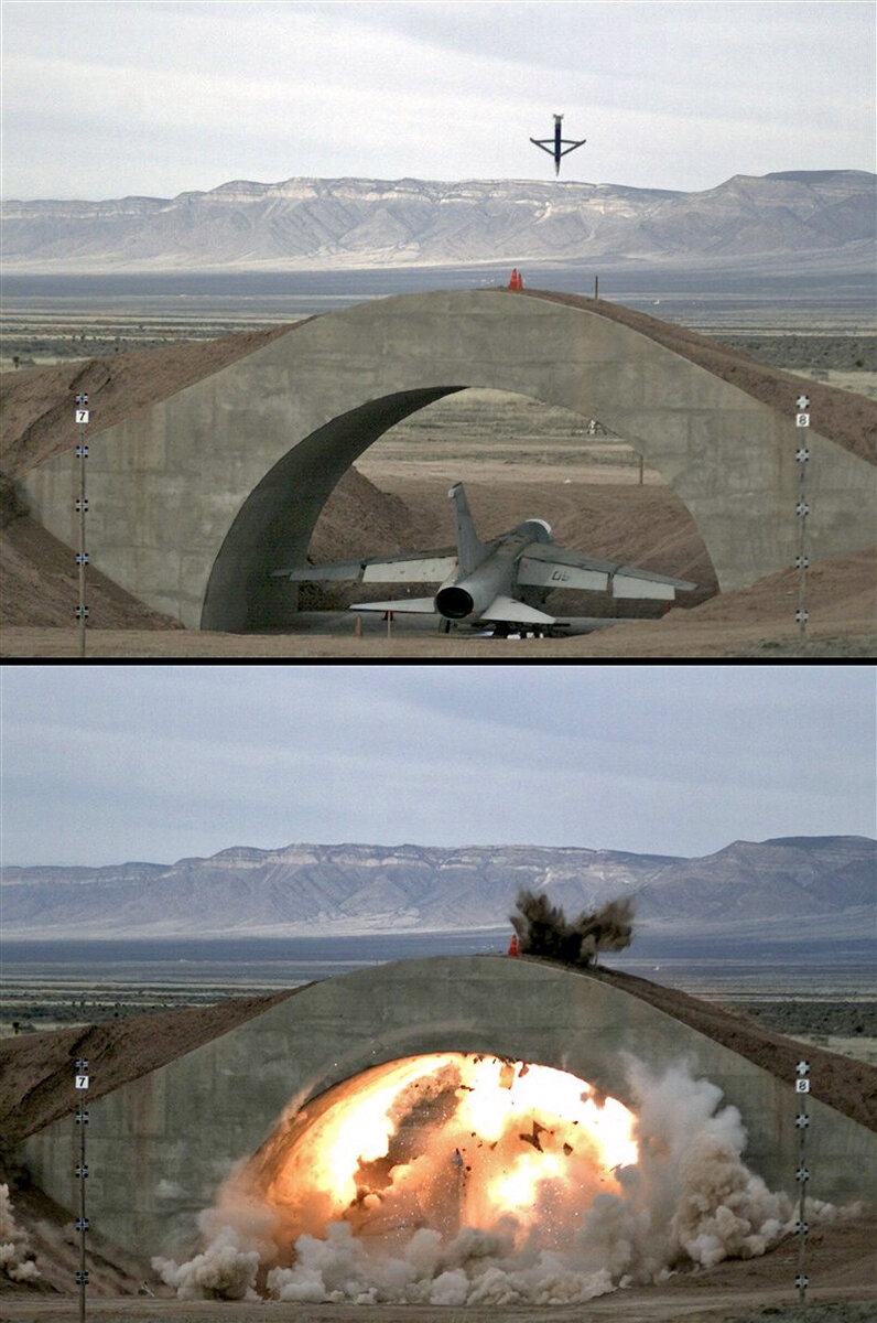 GBU-39 поражает цель на полигоне (Wikipedia.org). Эта бомба также один из составных частей "Золотой Орды"