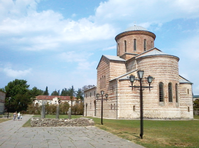 

"Если бы я пожил в Абхазии хотя месяц, то, думаю, написал бы с полсотни обольстительных сказок. Из каждого кустика, со всех теней и полутеней на горах,
с моря и с неба глядят тысячи сюжетов.
Подлец я за то, что не умею рисовать."
А.П. Чехов

