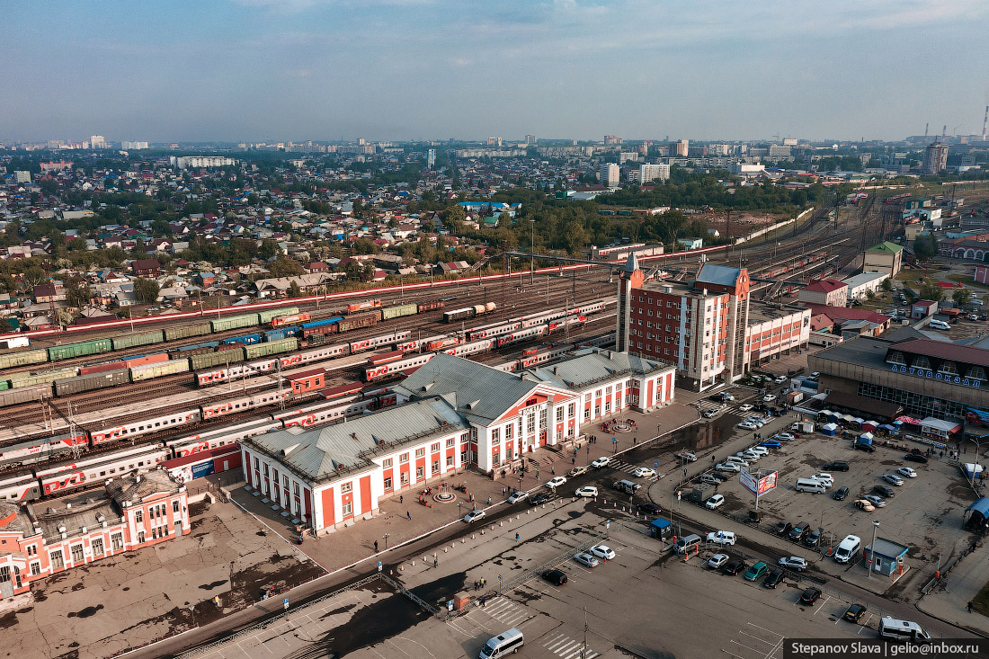 Производства города барнаула. Железнодорожный вокзал Барнаул. Вокзал Барнаул, Барнаул. Привокзальная площадь Барнаул. Город Барнаул ЖД вокзал.