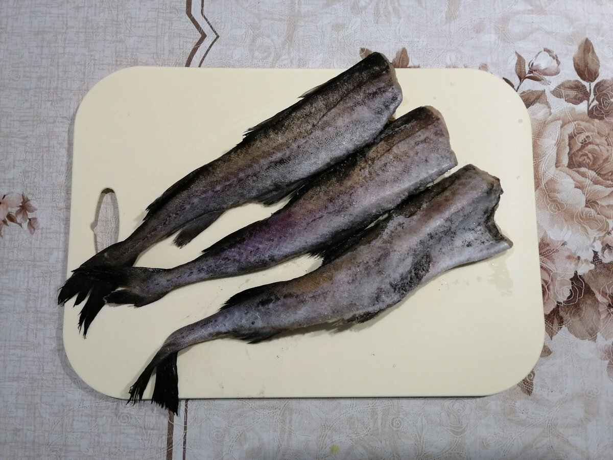 У меня был замороженный минтай, но если у вас есть свежий, будет ещё вкуснее. 