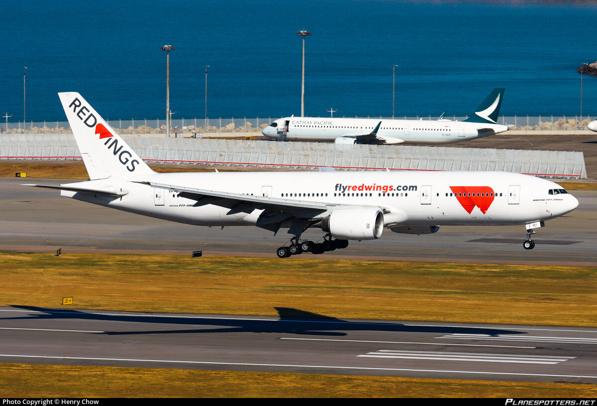 Red wings boeing 777. Боинг 777 200 ред Вингс. Боинг 777 Red Wings. Самолет b777-200er Red Wings. Red Wings самолет 777-200.