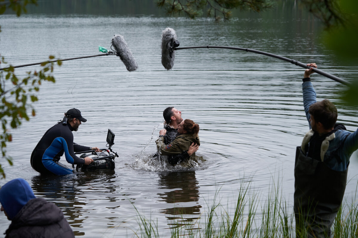 Даниил Страхов в роли Павла Андреева и Елена Николаева в роли Виолетты. На съемках сериала