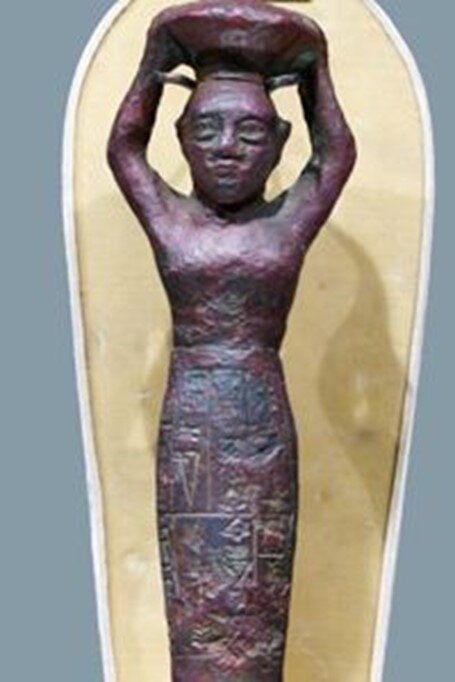 Жители Месопотамии придавали большое значение религии. Эта резьба на самом деле является гвоздем, который использовался в одном из великих храмов Месопотамии. ISTOCKPHOTO