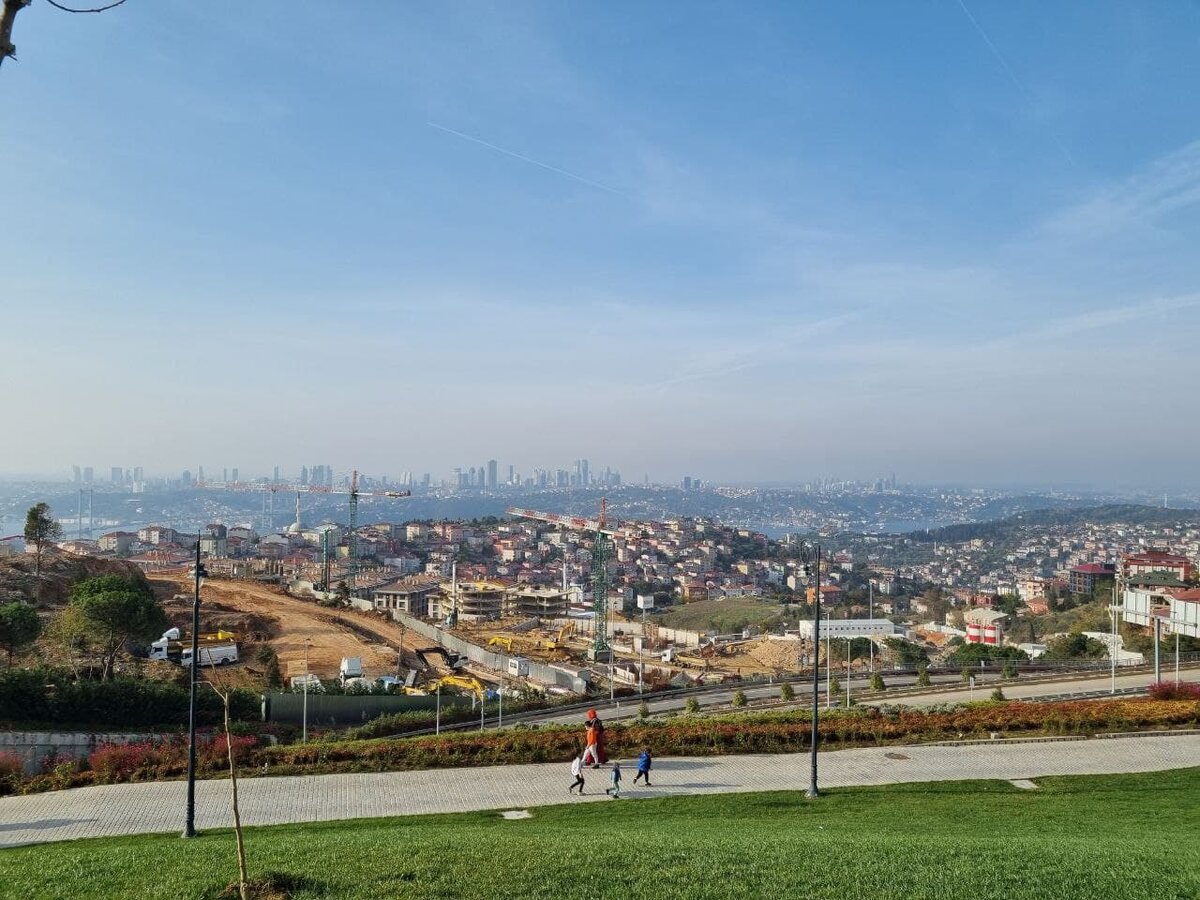 Турецкий город может спать спокойно. Зато мир замер в ожидании.