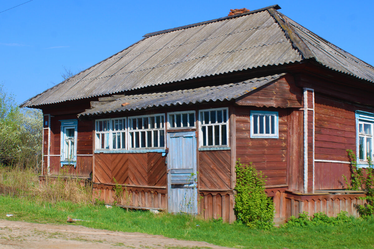 Как выглядят улицы и дома в селе Семеново, что в Нижегородской области.  Кругом поленницы дров и люди озабочены их заготовкой | Под зонтиком | Дзен