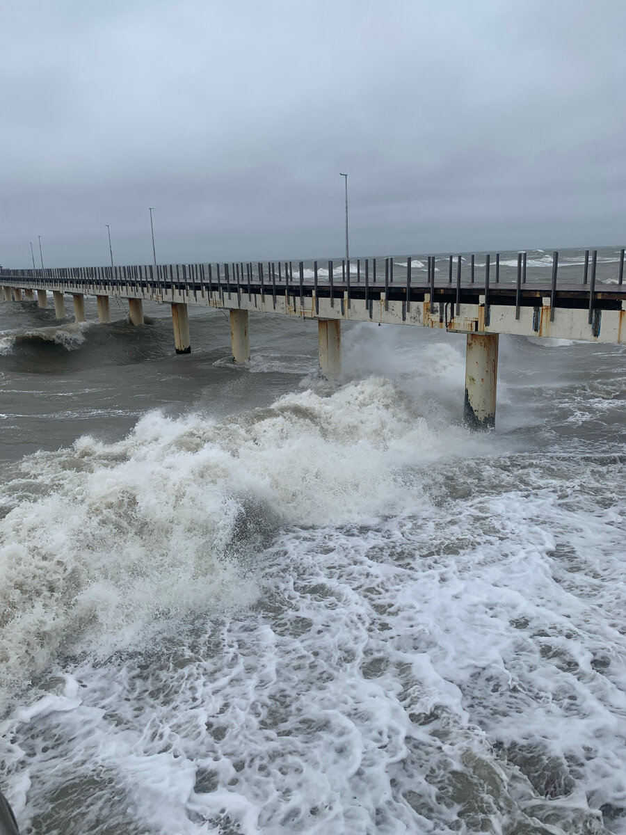 Пирс в процессе ремонта, не очень красивый