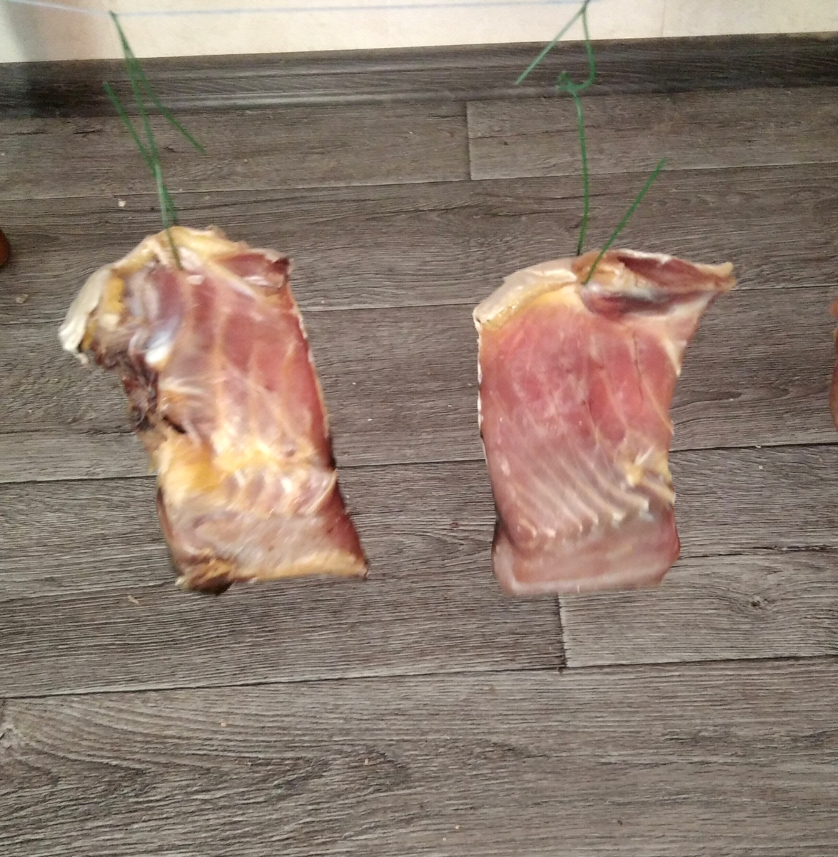 Карп балык вяленый. Толстолобик рыба холодного копчения. Балык из сазана. Карп балык вяленый. Вяленый балык из сазана.