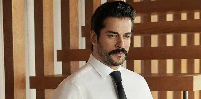 Бурак Озчивит.