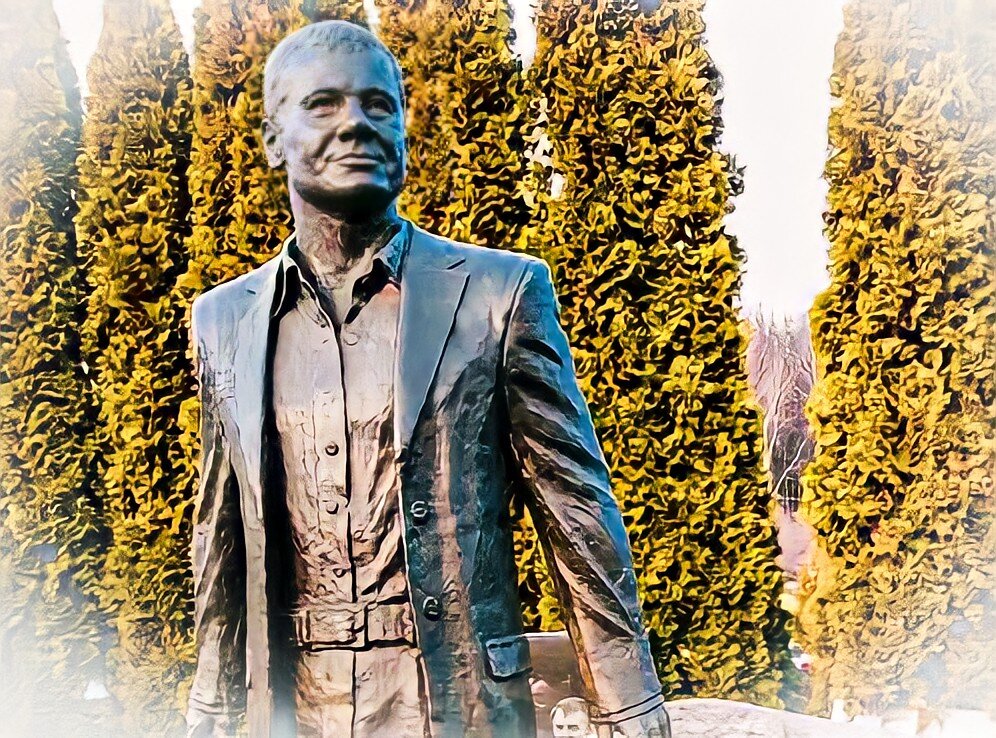 Фото: Россия, Москва, Троекуровское кладбище. Памятник на могиле Владислава Галкина