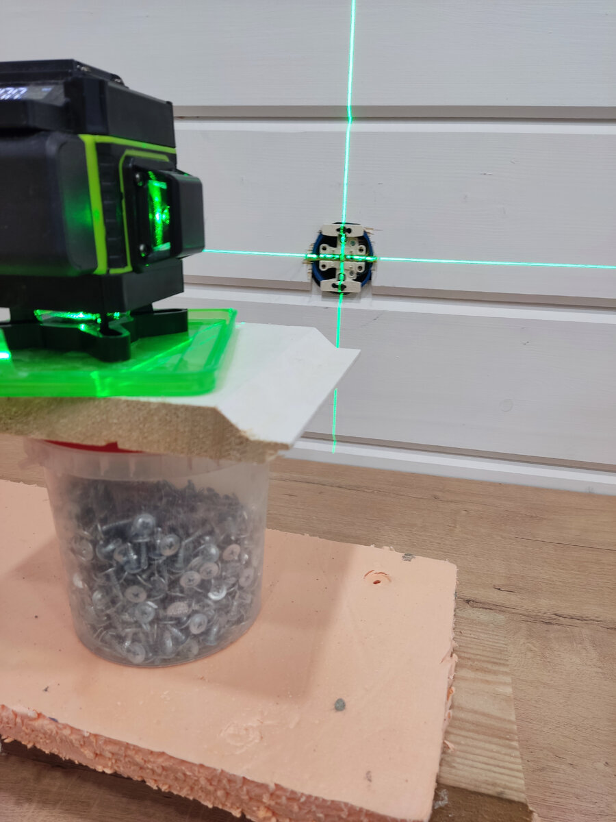 Использование лазерного уровня для переноса размеров розеток