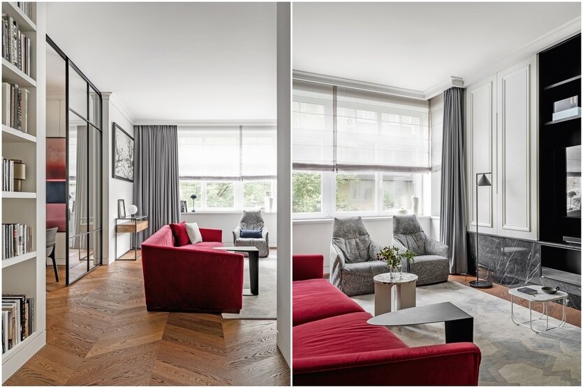 Гостиная легко вмещает в себя большую компанию гостей. От зоны кухни и столовой она отделяется перегородками, которые большую часть времени спрятаны в проём в стене. Несущая колонна слева от прохода оформлена ввиде стеллажа с книгами. Вместительный красный диван Swan лаконичной формыоживил собой интерьер. Римские шторы на окнах почти никогда не опускаются, а широкий и длинный подоконник служит и библиотекой, и местом для семейных фотографий. Кресла, Poliform. Торшер, Flos. Приставной столик, BoConcept. Ковёр, New Rug.