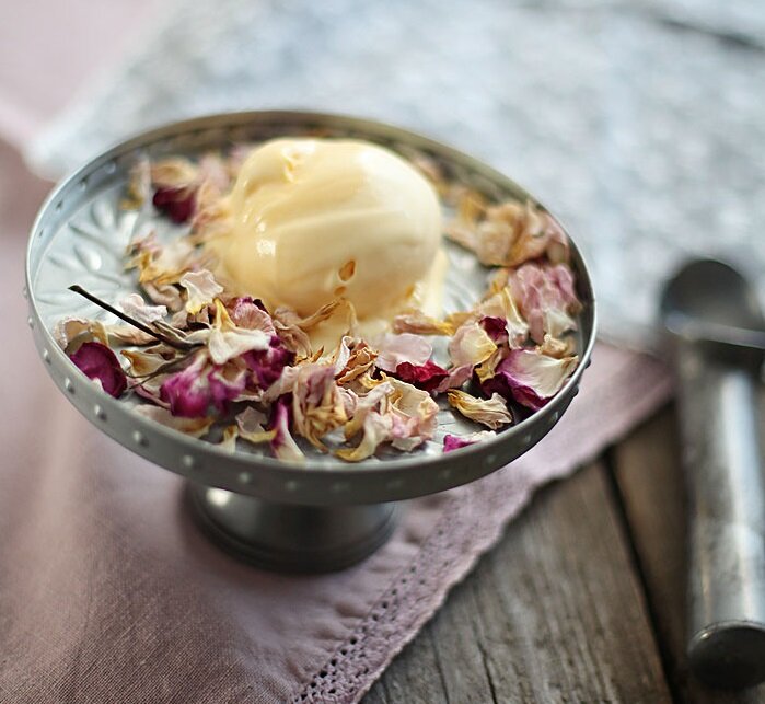 Шафранное мороженое из Рузских сливок. Фото Натальи Петровой (natalikka)