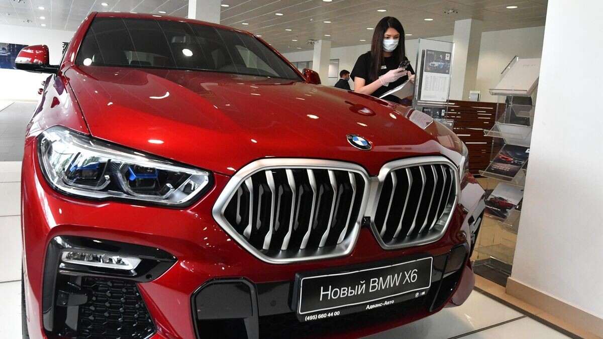    Автомобиль BMW в автосалоне в Москве© РИА Новости / Михаил Воскресенский