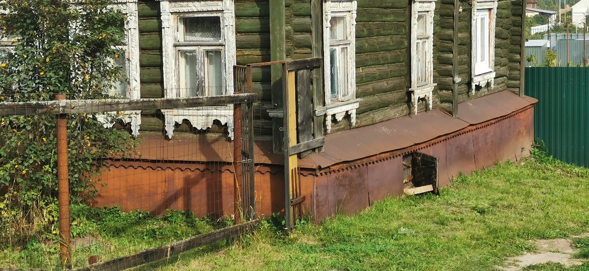 У этого дома тоже нет фундамента.