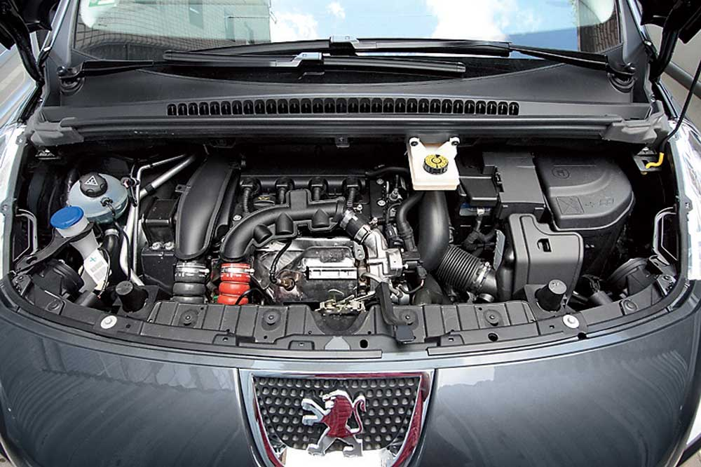 Peugeot 3008 двигатель. Двигатель Пежо 3008. Пежо 3008 подкапотное пространство. Двигатель 1.6 дизель Пежо 3008. Двигатель Пежо 3008 1.6 турбо.