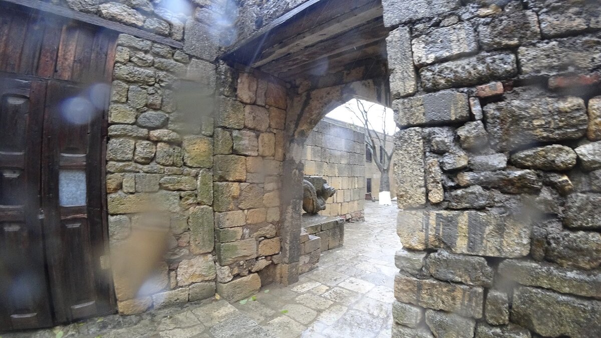 Строения внутри цитадели.