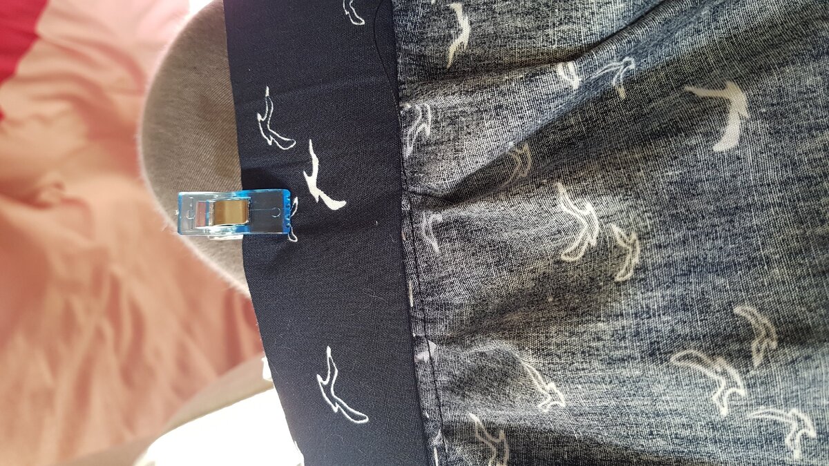 Притачиваю пояс. На машинке есть программа и лапка для невидимого шва... наверно зрение у меня "нешвеинное" или пока не поняла в чем суть, но шов зигзагом и отчетливо видно с обоих сторон