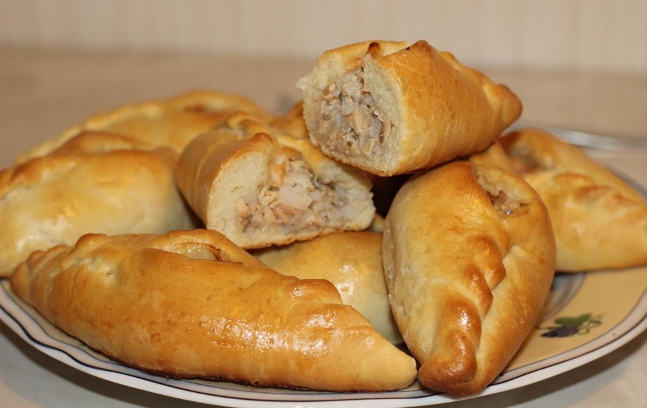  Расстегаи с начинкой из риса и рыбы