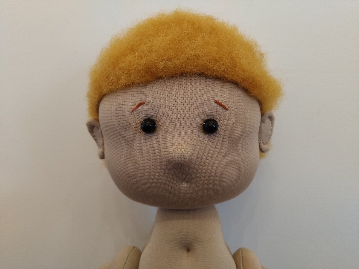 Шею всё же чуть-чуть утянула, теперь она не такая жуткая.  