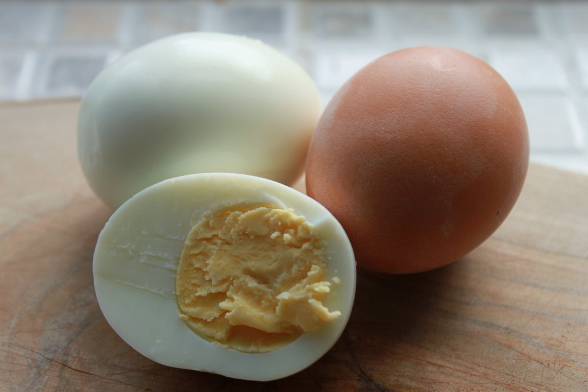Добавляют ли яйца в сыром