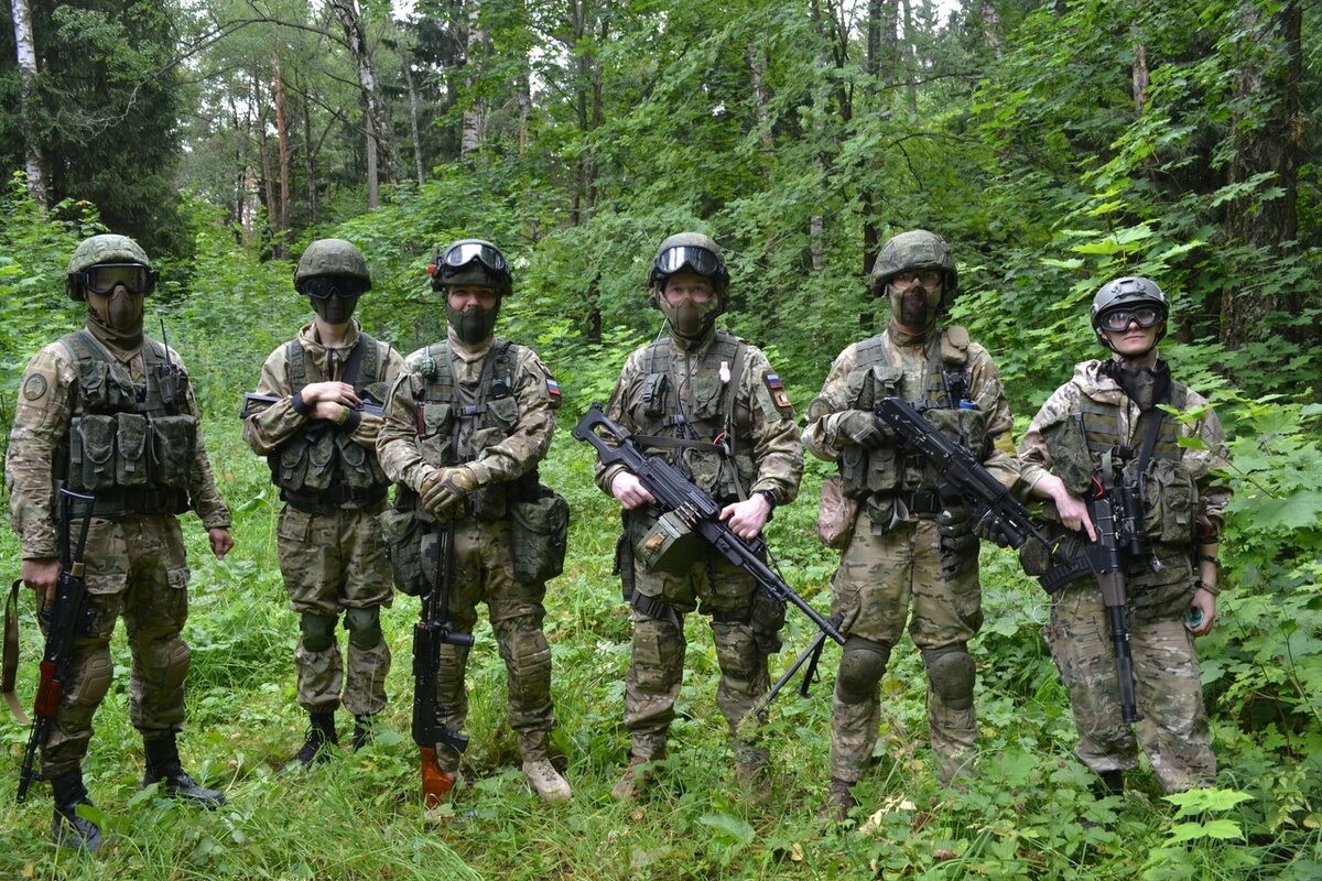 Слева направо - Щука, Бобер, Фанатик, Арик, Македонец, Дым (ныне не играет).