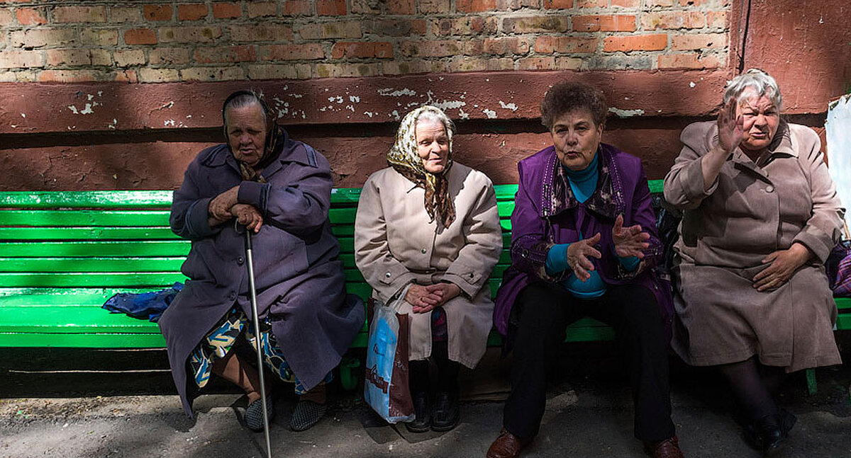 Три сына моей соседки погибли на войне, а четвёртый - забыл о том, что у него есть мать. 