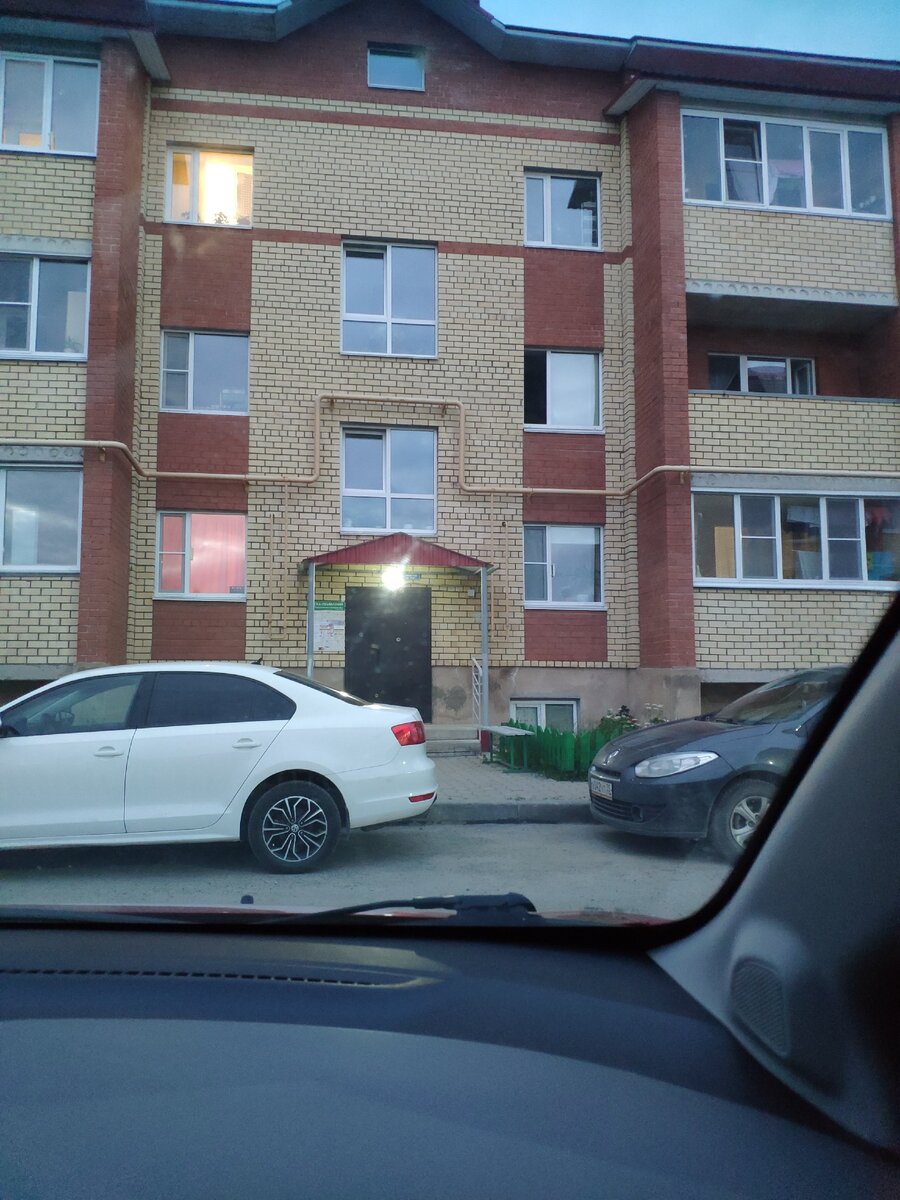 Вот он, наш подъезд