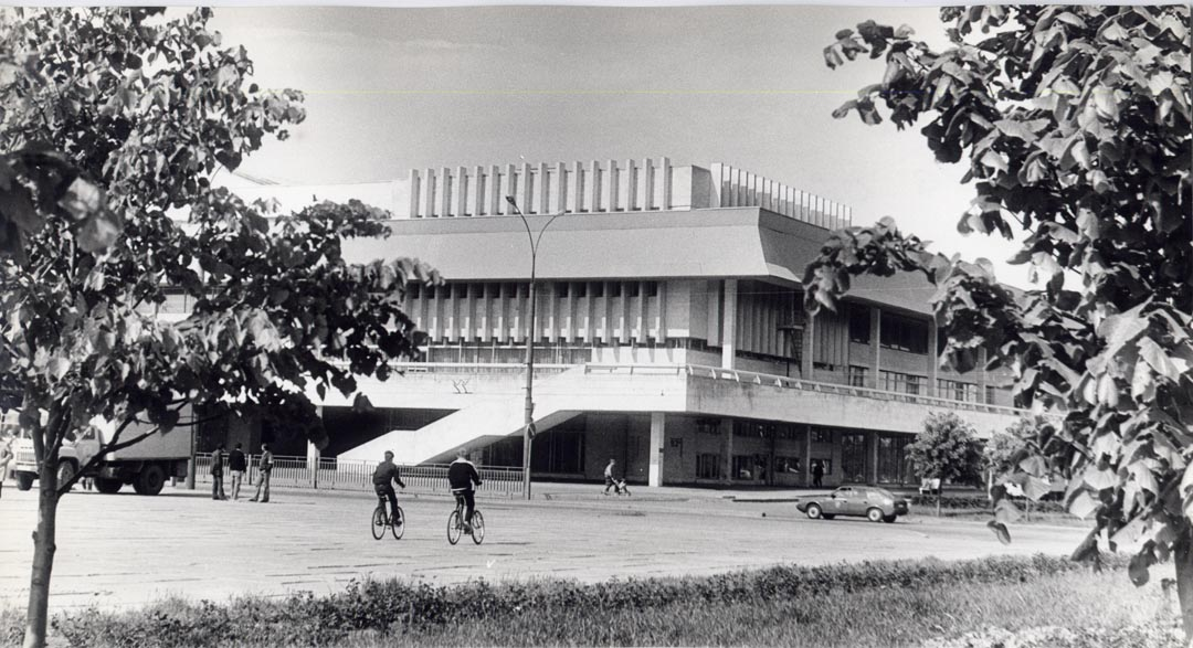 Город 1983. Русь на Волге Тольятти 90е. Ретро Тольятти Русь на Волге. Русь на Волге Тольятти до реконструкции. Русь на Волге в Тольятти 90.