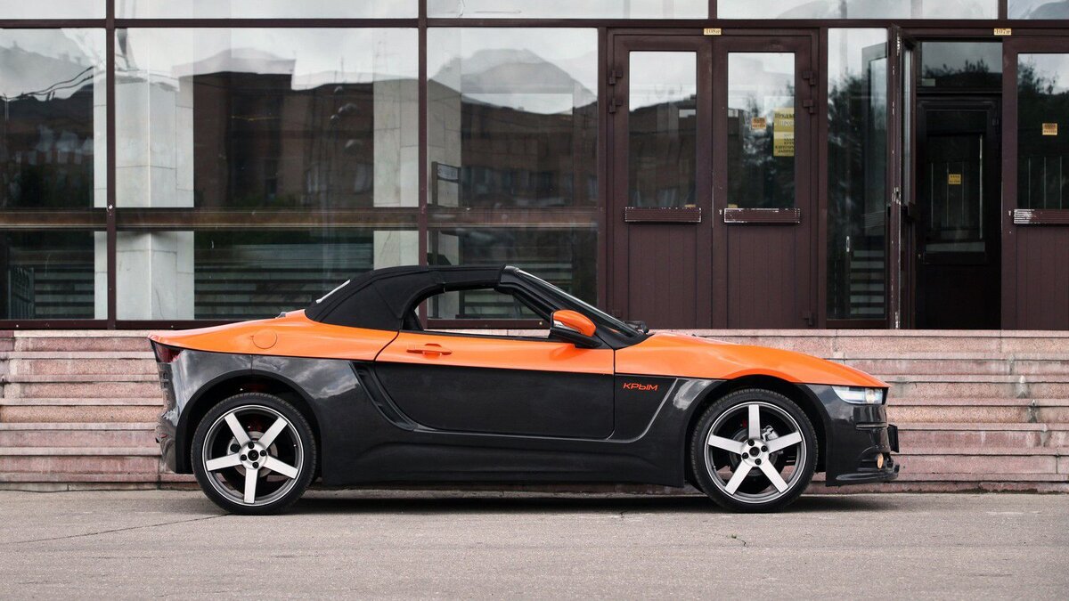 Габаритная длина родстера Крым составляет 3 848 мм, величина колесной базы — 2 470, ширина — 1 679, высота — 1 195, а дорожный просвет (клиренс) равен 125 миллиметров