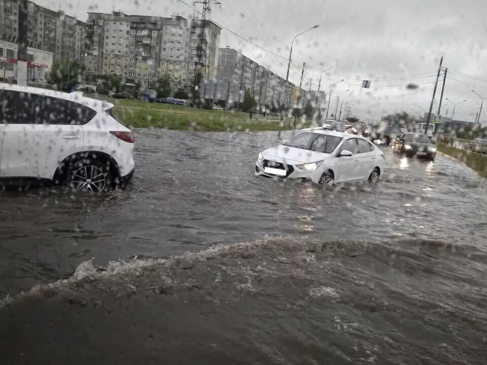 Сильные проливные дожди не лучшее время для поездки.