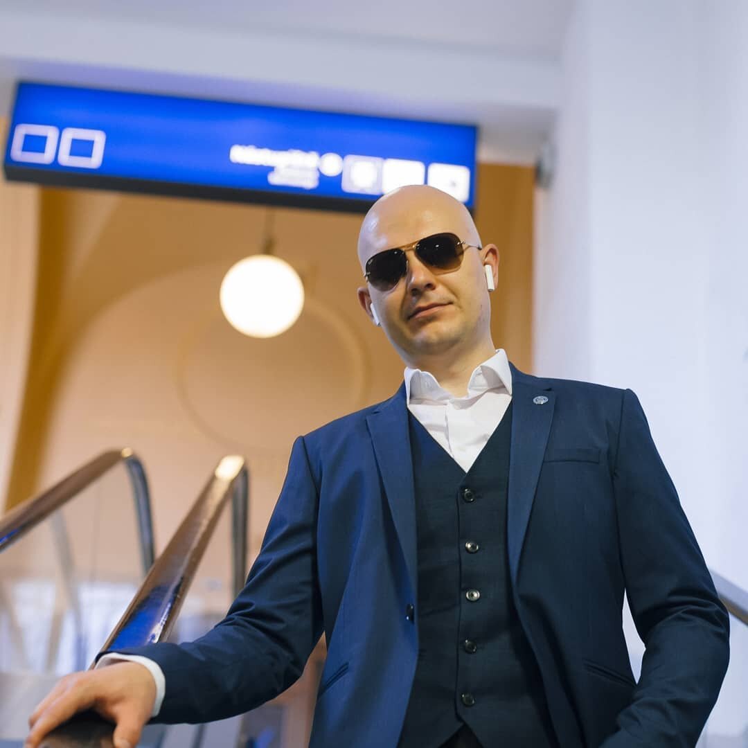 Будучи опытным программистом работу найти не так сложно. А вот понять где ты хочешь жить - значительно труднее