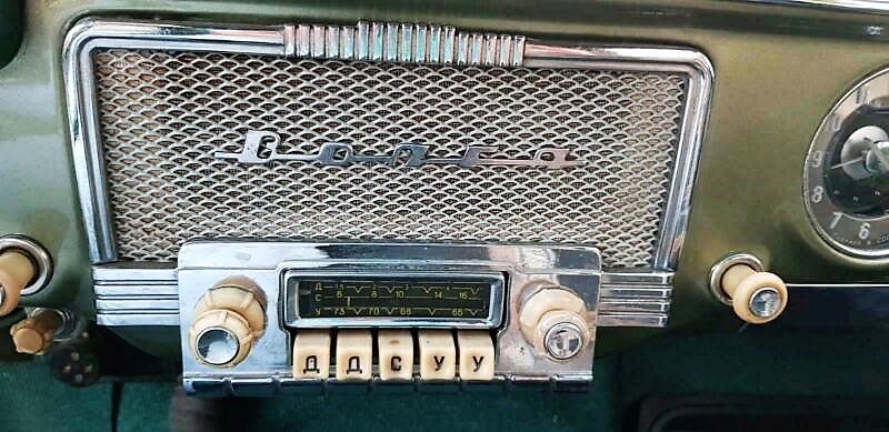 Оригинальные часы и радио. По современному климат контроль. Прикуриватель. 