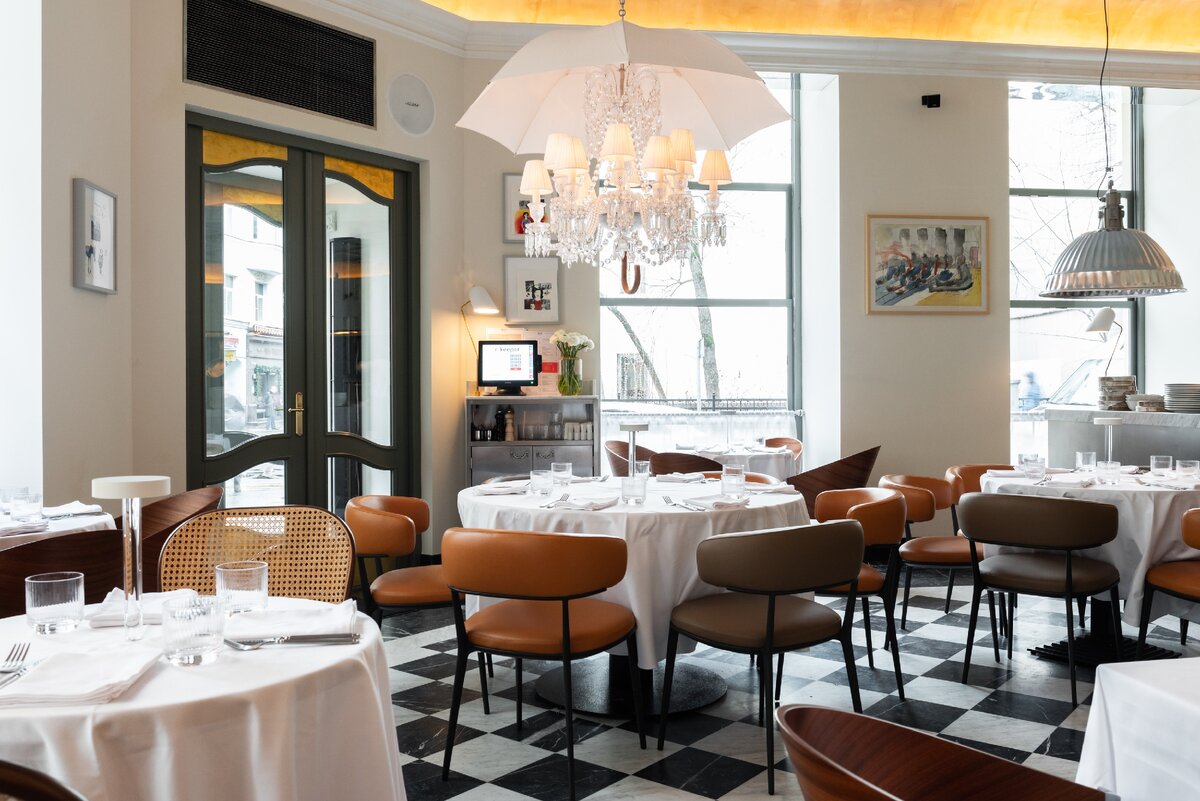 Первый этаж ресторана Pino в Москве