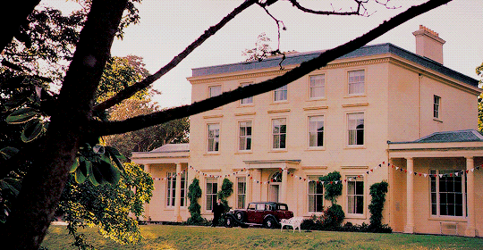 Гиф из сериала "Пуаро"